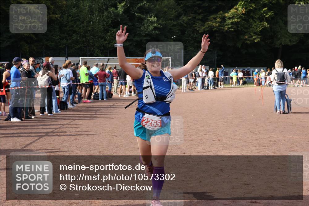 27.09.2026 - 35. Volkslauf durch das schöne Alstertal Strokosch-Dieckow http://msf.ph/oto/10573302 27.09.2026 12:23:49 Ziel 2265 meine-sportfotos.de