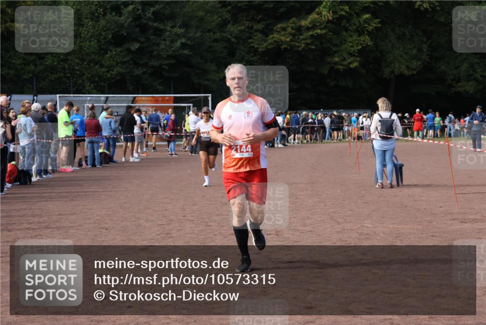 27.09.2026 - 35. Volkslauf durch das schöne Alstertal Strokosch-Dieckow http://msf.ph/oto/10573315 27.09.2026 12:24:18 Ziel 2144, 2212 meine-sportfotos.de