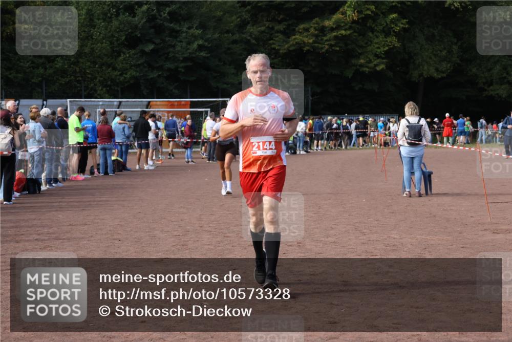 27.09.2026 - 35. Volkslauf durch das schöne Alstertal Strokosch-Dieckow http://msf.ph/oto/10573328 27.09.2026 12:24:19 Ziel 2144, 2212 meine-sportfotos.de
