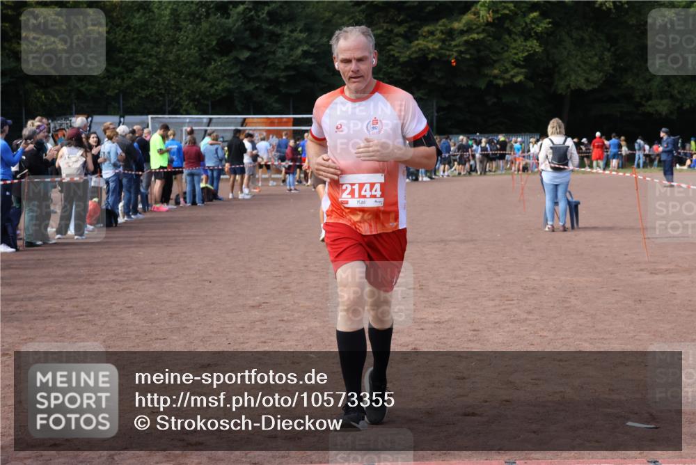 27.09.2026 - 35. Volkslauf durch das schöne Alstertal Strokosch-Dieckow http://msf.ph/oto/10573355 27.09.2026 12:24:20 Ziel 2144, 2212 meine-sportfotos.de