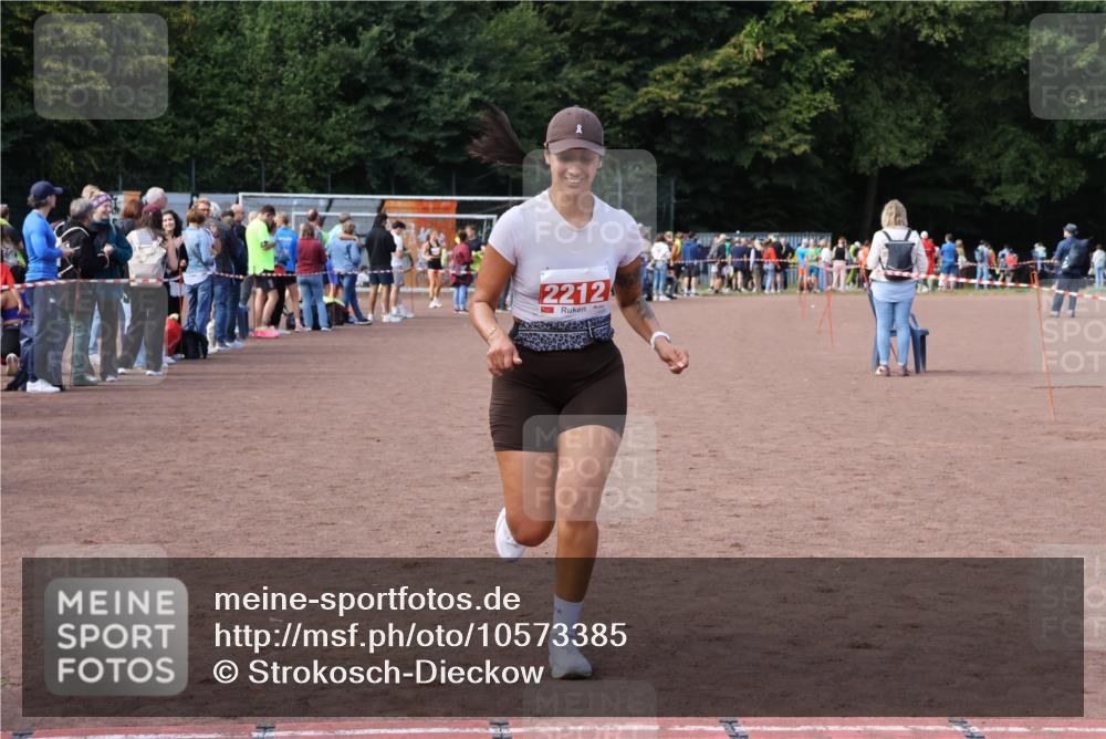 27.09.2026 - 35. Volkslauf durch das schöne Alstertal Strokosch-Dieckow http://msf.ph/oto/10573385 27.09.2026 12:24:24 Ziel 2212 meine-sportfotos.de
