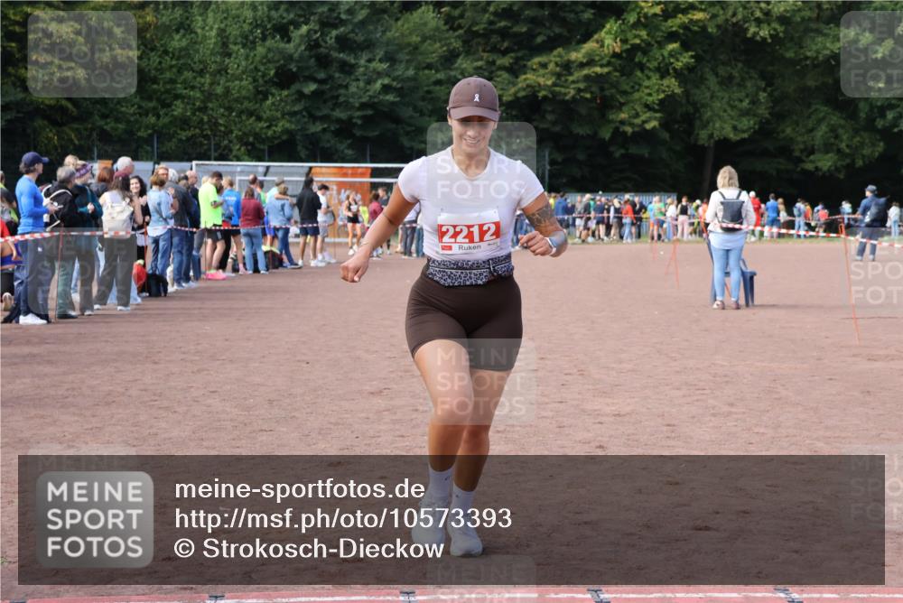 27.09.2026 - 35. Volkslauf durch das schöne Alstertal Strokosch-Dieckow http://msf.ph/oto/10573393 27.09.2026 12:24:24 Ziel 2212 meine-sportfotos.de
