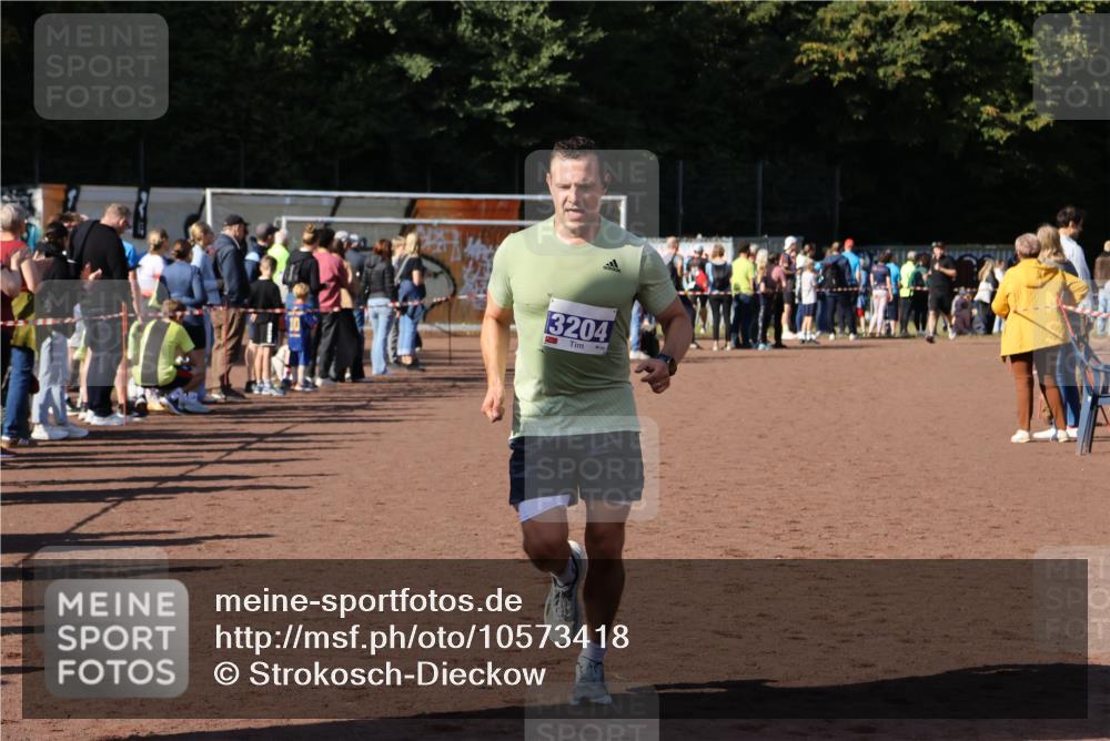 27.09.2026 - 35. Volkslauf durch das schöne Alstertal Strokosch-Dieckow http://msf.ph/oto/10573418 27.09.2026 11:20:40 Ziel 3204, 3427 meine-sportfotos.de