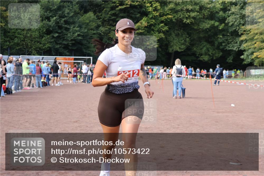 27.09.2026 - 35. Volkslauf durch das schöne Alstertal Strokosch-Dieckow http://msf.ph/oto/10573422 27.09.2026 12:24:24 Ziel 2212 meine-sportfotos.de