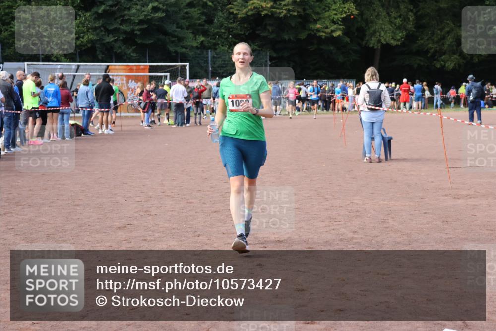 27.09.2026 - 35. Volkslauf durch das schöne Alstertal Strokosch-Dieckow http://msf.ph/oto/10573427 27.09.2026 12:24:45 Ziel 1089 meine-sportfotos.de