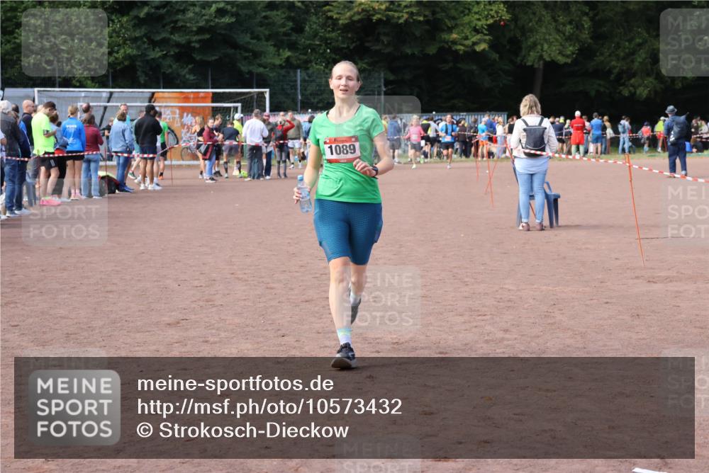 27.09.2026 - 35. Volkslauf durch das schöne Alstertal Strokosch-Dieckow http://msf.ph/oto/10573432 27.09.2026 12:24:45 Ziel 1089 meine-sportfotos.de