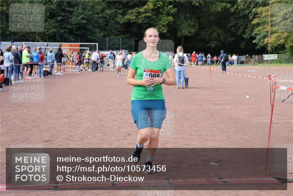 27.09.2026 - 35. Volkslauf durch das schöne Alstertal Strokosch-Dieckow http://msf.ph/oto/10573456 27.09.2026 12:24:47 Ziel 1089 meine-sportfotos.de