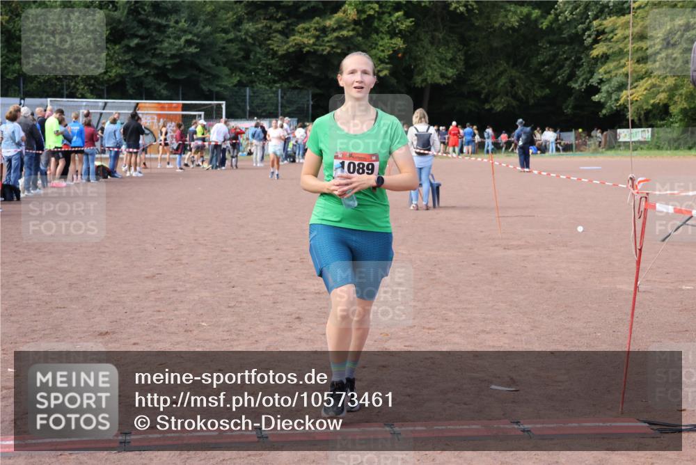 27.09.2026 - 35. Volkslauf durch das schöne Alstertal Strokosch-Dieckow http://msf.ph/oto/10573461 27.09.2026 12:24:47 Ziel 1089 meine-sportfotos.de