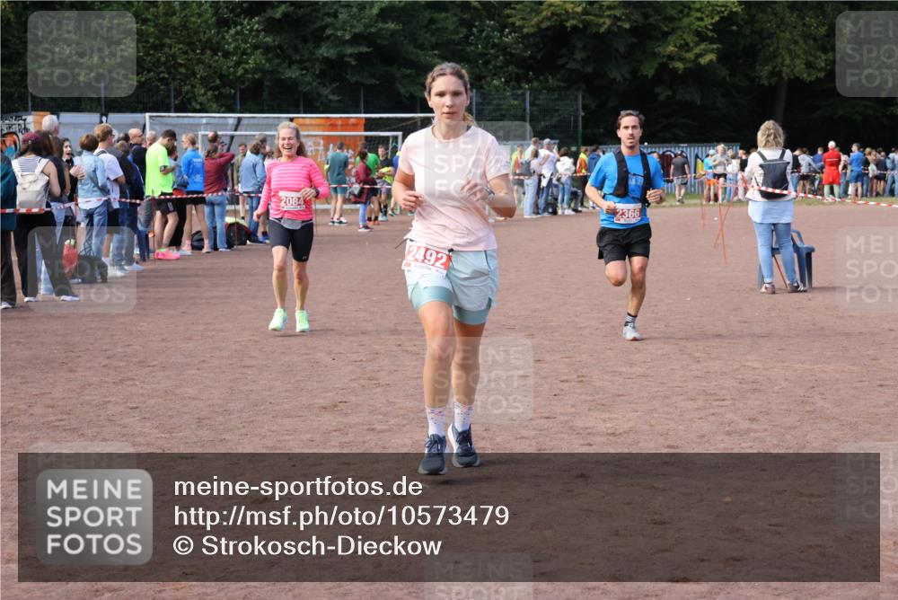 27.09.2026 - 35. Volkslauf durch das schöne Alstertal Strokosch-Dieckow http://msf.ph/oto/10573479 27.09.2026 12:24:57 Ziel 2084, 2366, 2492 meine-sportfotos.de