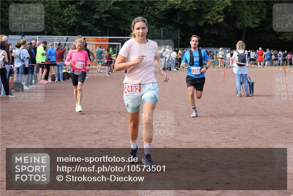 27.09.2026 - 35. Volkslauf durch das schöne Alstertal Strokosch-Dieckow http://msf.ph/oto/10573501 27.09.2026 12:24:57 Ziel 2084, 2366, 2492 meine-sportfotos.de