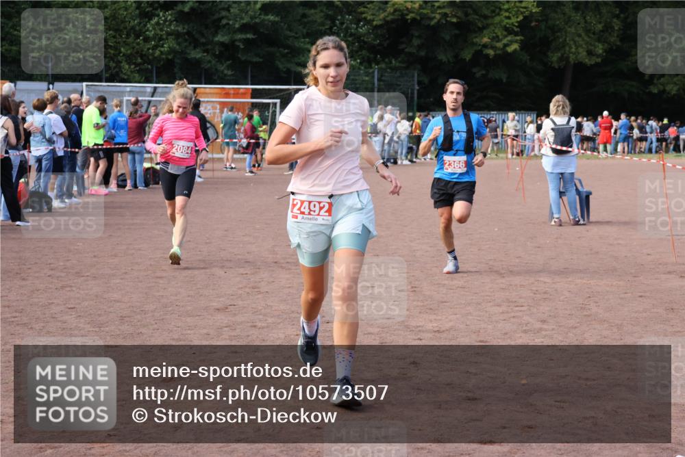 27.09.2026 - 35. Volkslauf durch das schöne Alstertal Strokosch-Dieckow http://msf.ph/oto/10573507 27.09.2026 12:24:57 Ziel 2084, 2366, 2492 meine-sportfotos.de