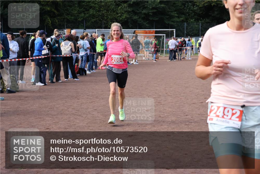 27.09.2026 - 35. Volkslauf durch das schöne Alstertal Strokosch-Dieckow http://msf.ph/oto/10573520 27.09.2026 12:24:59 Ziel 2084, 2366, 2492 meine-sportfotos.de