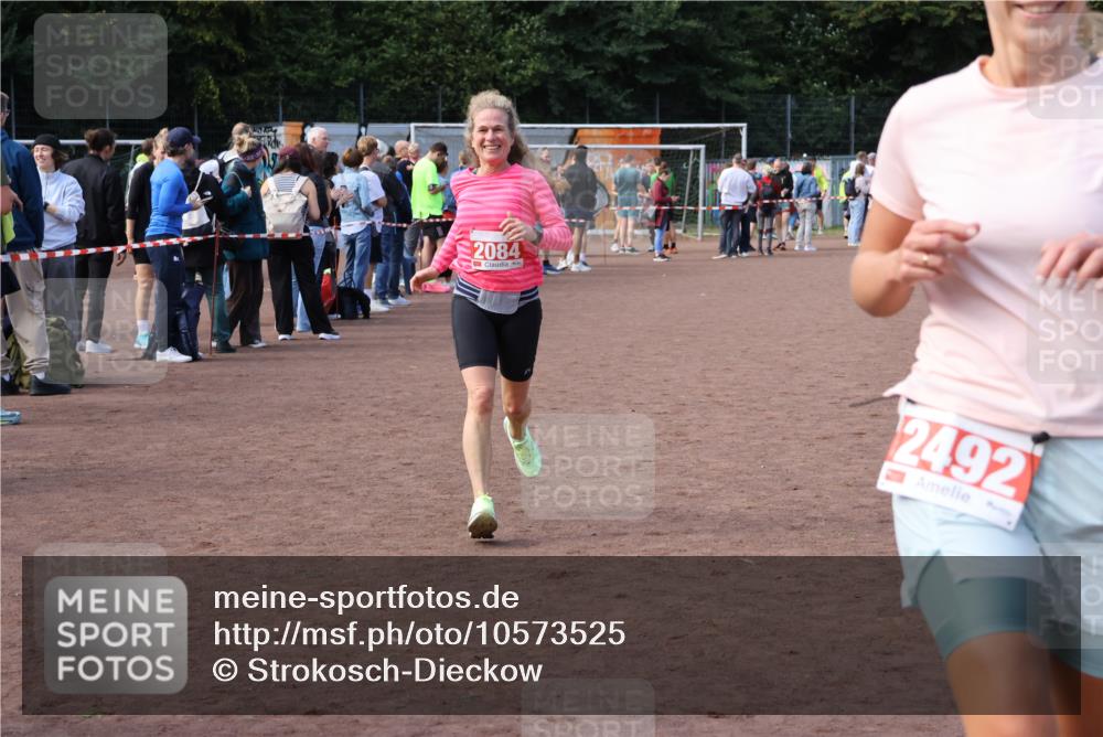 27.09.2026 - 35. Volkslauf durch das schöne Alstertal Strokosch-Dieckow http://msf.ph/oto/10573525 27.09.2026 12:24:59 Ziel 2084, 2366, 2492 meine-sportfotos.de