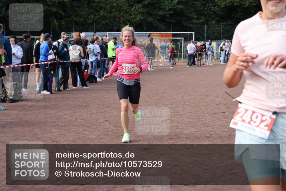 27.09.2026 - 35. Volkslauf durch das schöne Alstertal Strokosch-Dieckow http://msf.ph/oto/10573529 27.09.2026 12:24:59 Ziel 2084, 2366, 2492 meine-sportfotos.de