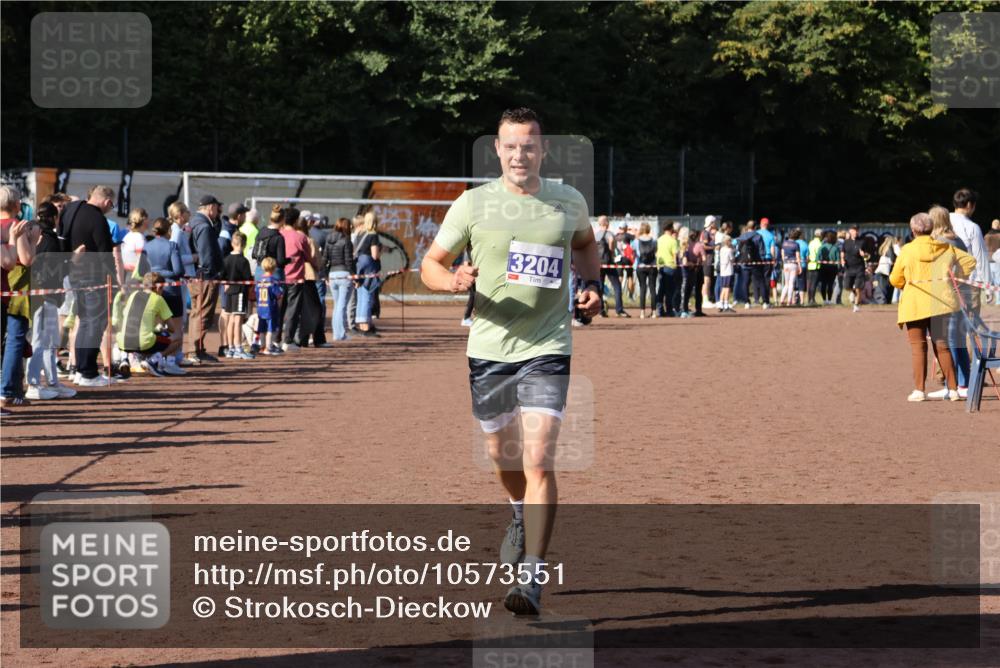 27.09.2026 - 35. Volkslauf durch das schöne Alstertal Strokosch-Dieckow http://msf.ph/oto/10573551 27.09.2026 11:20:40 Ziel 3204, 3427 meine-sportfotos.de