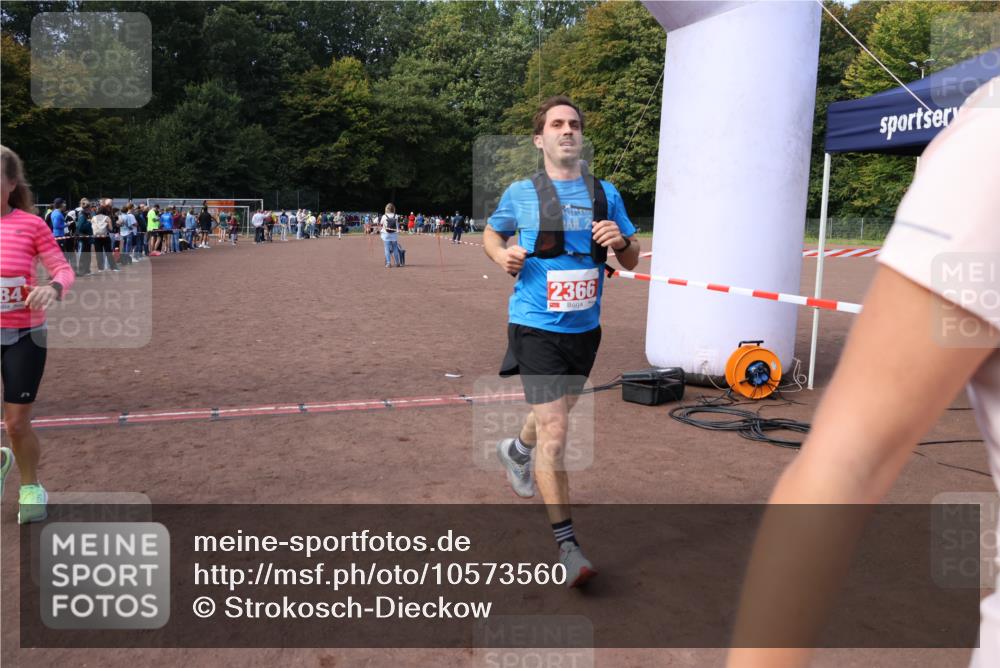 27.09.2026 - 35. Volkslauf durch das schöne Alstertal Strokosch-Dieckow http://msf.ph/oto/10573560 27.09.2026 12:25:01 Ziel 2084, 2366, 2492 meine-sportfotos.de