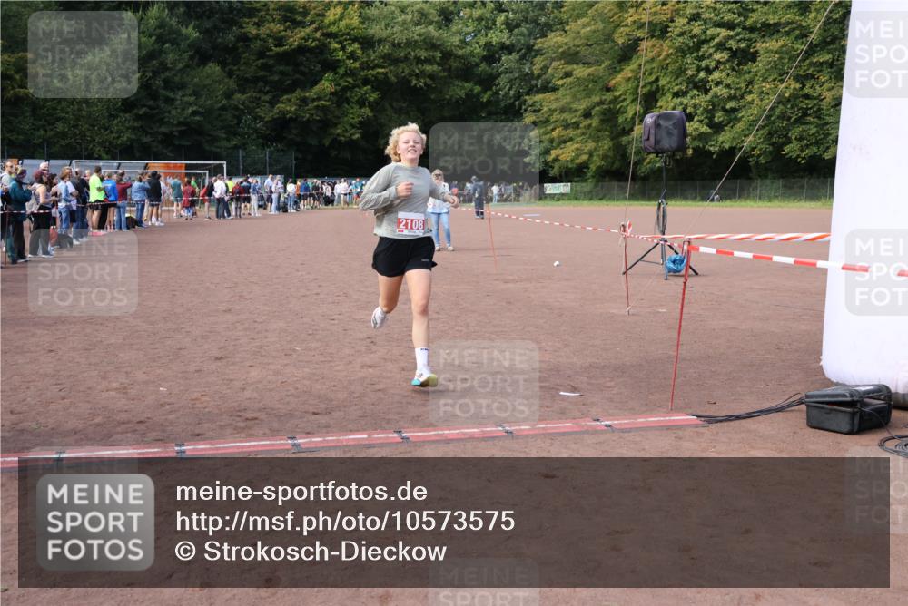 27.09.2026 - 35. Volkslauf durch das schöne Alstertal Strokosch-Dieckow http://msf.ph/oto/10573575 27.09.2026 12:25:10 Ziel 2108 meine-sportfotos.de