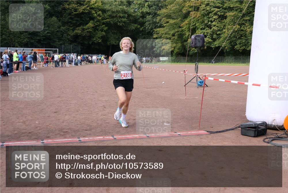 27.09.2026 - 35. Volkslauf durch das schöne Alstertal Strokosch-Dieckow http://msf.ph/oto/10573589 27.09.2026 12:25:10 Ziel 2108 meine-sportfotos.de