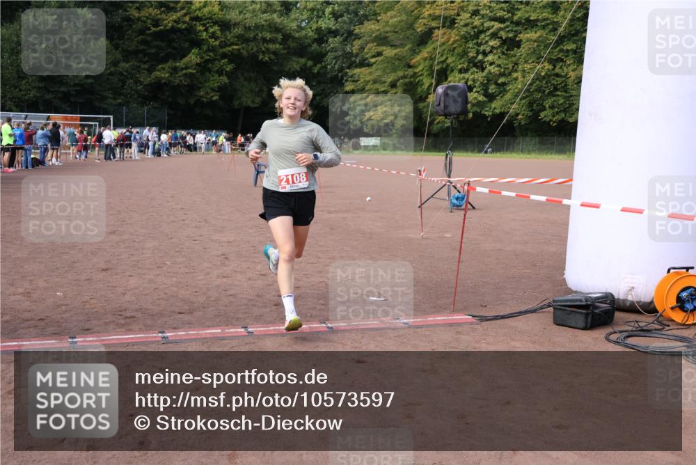 27.09.2026 - 35. Volkslauf durch das schöne Alstertal Strokosch-Dieckow http://msf.ph/oto/10573597 27.09.2026 12:25:10 Ziel 2108 meine-sportfotos.de