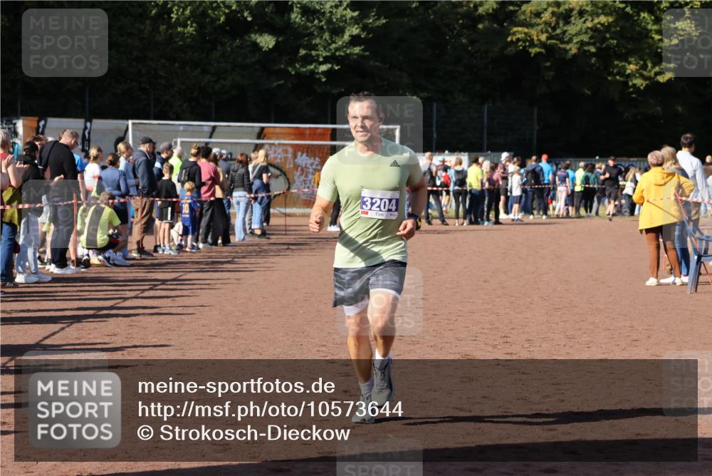 27.09.2026 - 35. Volkslauf durch das schöne Alstertal Strokosch-Dieckow http://msf.ph/oto/10573644 27.09.2026 11:20:40 Ziel 3204, 3427 meine-sportfotos.de