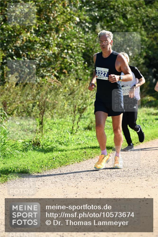 27.09.2026 - 35. Volkslauf durch das schöne Alstertal Dr. Thomas Lammeyer http://msf.ph/oto/10573674 27.09.2026 11:29:30 Laufen 3327, 8080 meine-sportfotos.de