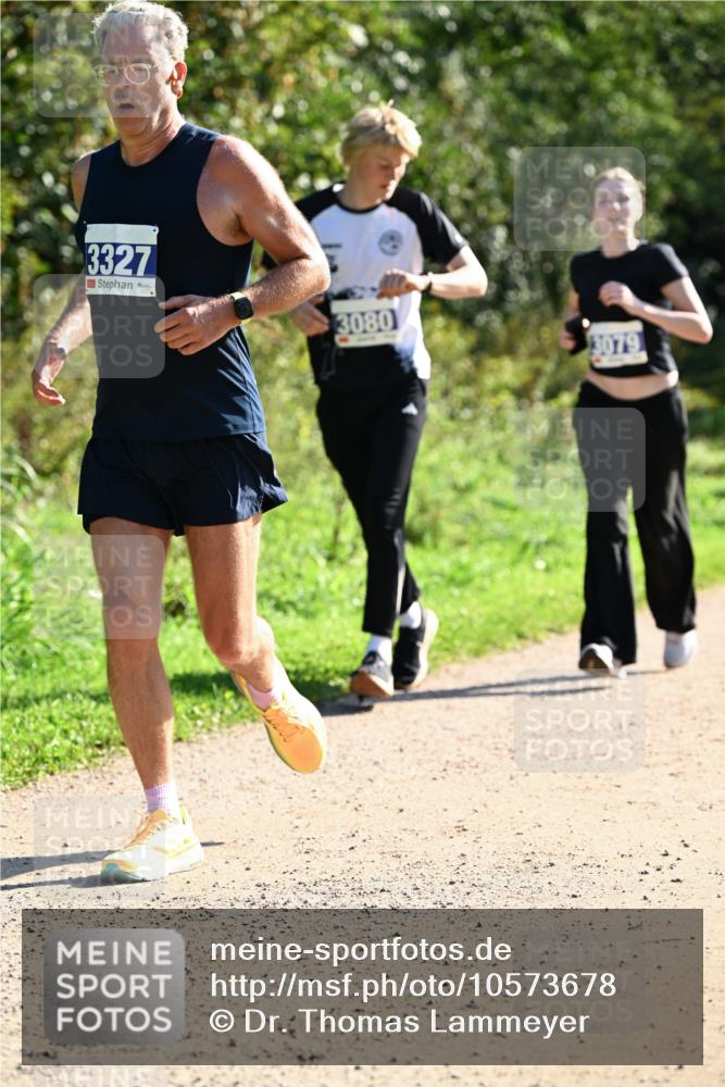 27.09.2026 - 35. Volkslauf durch das schöne Alstertal Dr. Thomas Lammeyer http://msf.ph/oto/10573678 27.09.2026 11:29:31 Laufen 3327, 3080, 3079 meine-sportfotos.de