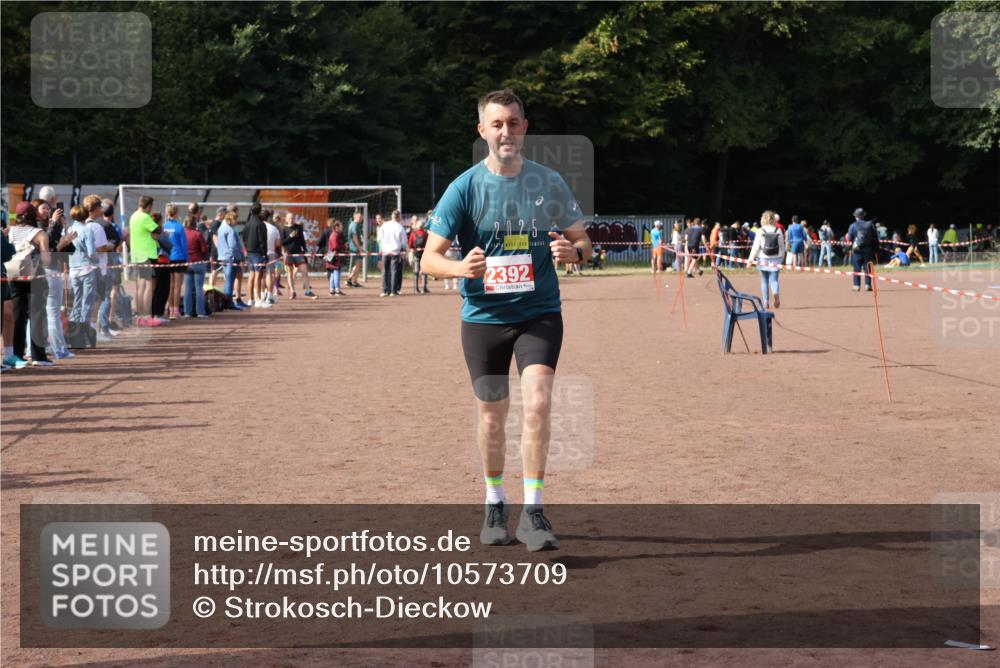27.09.2026 - 35. Volkslauf durch das schöne Alstertal Strokosch-Dieckow http://msf.ph/oto/10573709 27.09.2026 12:25:29 Ziel 2168, 2342, 2392 meine-sportfotos.de