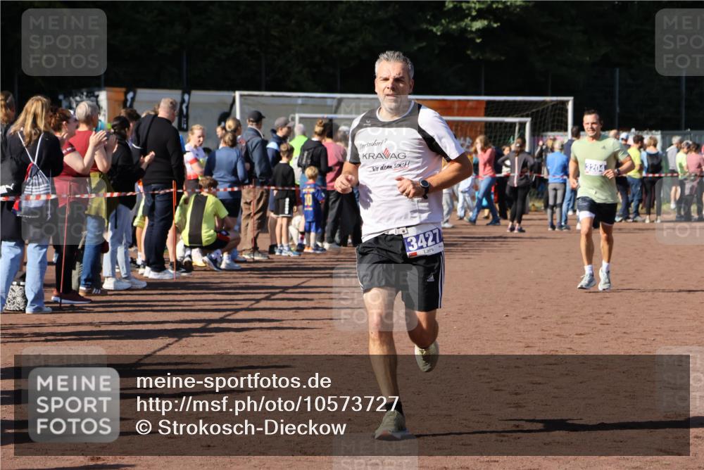 27.09.2026 - 35. Volkslauf durch das schöne Alstertal Strokosch-Dieckow http://msf.ph/oto/10573727 27.09.2026 11:20:36 Ziel 3204, 3427 meine-sportfotos.de