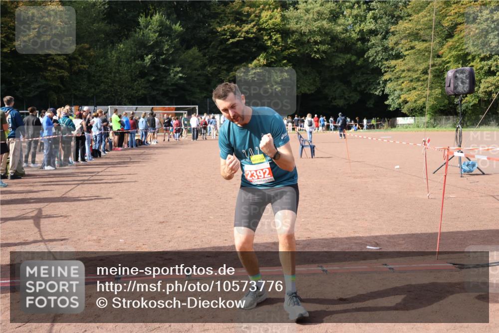 27.09.2026 - 35. Volkslauf durch das schöne Alstertal Strokosch-Dieckow http://msf.ph/oto/10573776 27.09.2026 12:25:30 Ziel 2168, 2342, 2392 meine-sportfotos.de