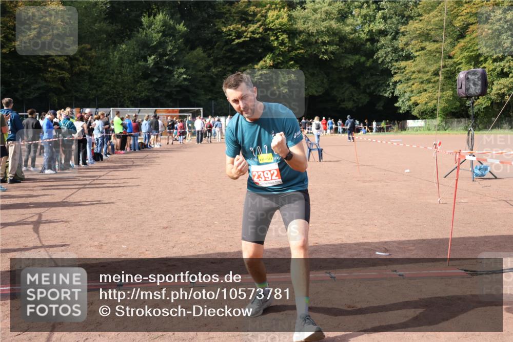 27.09.2026 - 35. Volkslauf durch das schöne Alstertal Strokosch-Dieckow http://msf.ph/oto/10573781 27.09.2026 12:25:30 Ziel 2168, 2342, 2392 meine-sportfotos.de