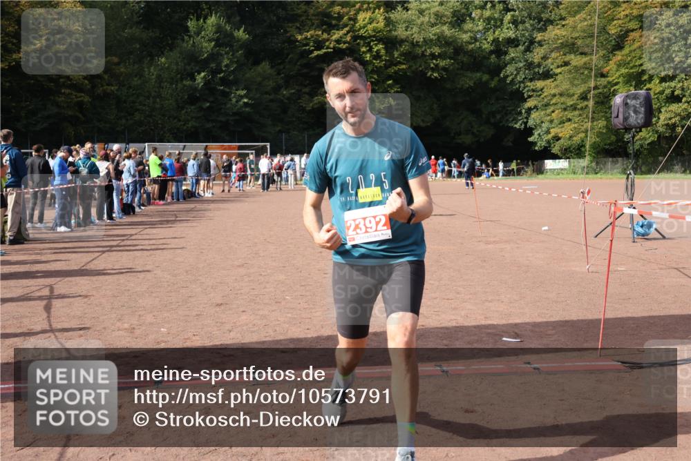 27.09.2026 - 35. Volkslauf durch das schöne Alstertal Strokosch-Dieckow http://msf.ph/oto/10573791 27.09.2026 12:25:31 Ziel 2168, 2342, 2392 meine-sportfotos.de