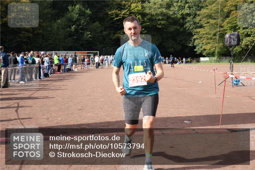 27.09.2026 - 35. Volkslauf durch das schöne Alstertal Strokosch-Dieckow http://msf.ph/oto/10573794 27.09.2026 12:25:31 Ziel 2168, 2342, 2392 meine-sportfotos.de