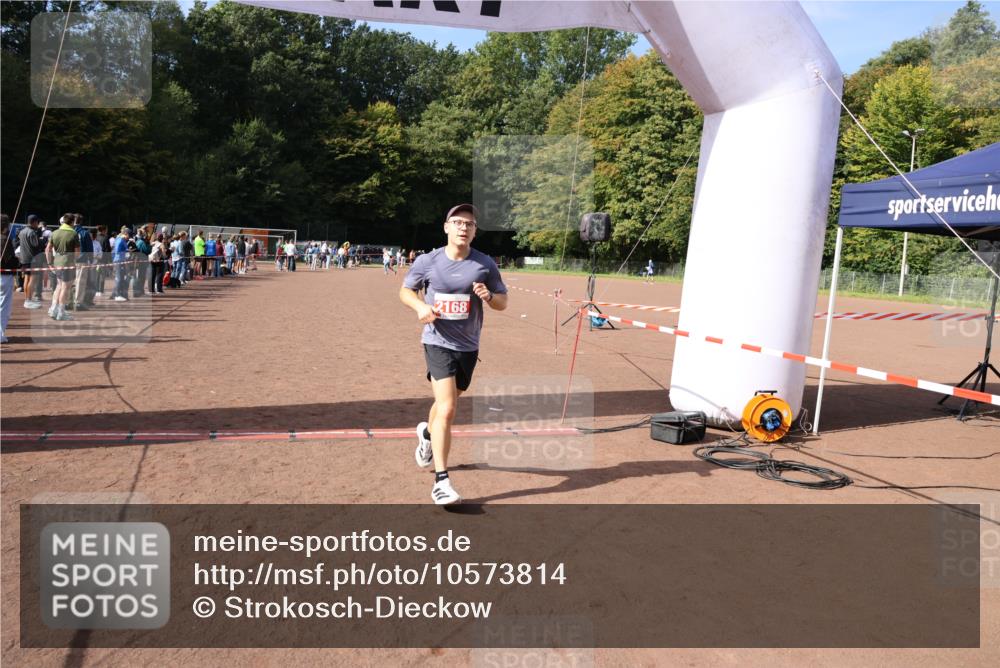 27.09.2026 - 35. Volkslauf durch das schöne Alstertal Strokosch-Dieckow http://msf.ph/oto/10573814 27.09.2026 12:25:38 Ziel 2168 meine-sportfotos.de