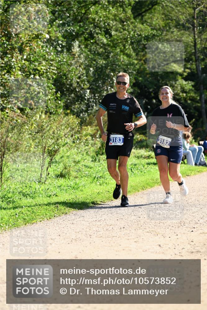 27.09.2026 - 35. Volkslauf durch das schöne Alstertal Dr. Thomas Lammeyer http://msf.ph/oto/10573852 27.09.2026 11:30:20 Laufen 3183, 3182 meine-sportfotos.de
