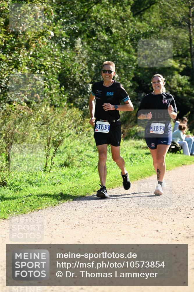 27.09.2026 - 35. Volkslauf durch das schöne Alstertal Dr. Thomas Lammeyer http://msf.ph/oto/10573854 27.09.2026 11:30:20 Laufen 3183, 3182 meine-sportfotos.de