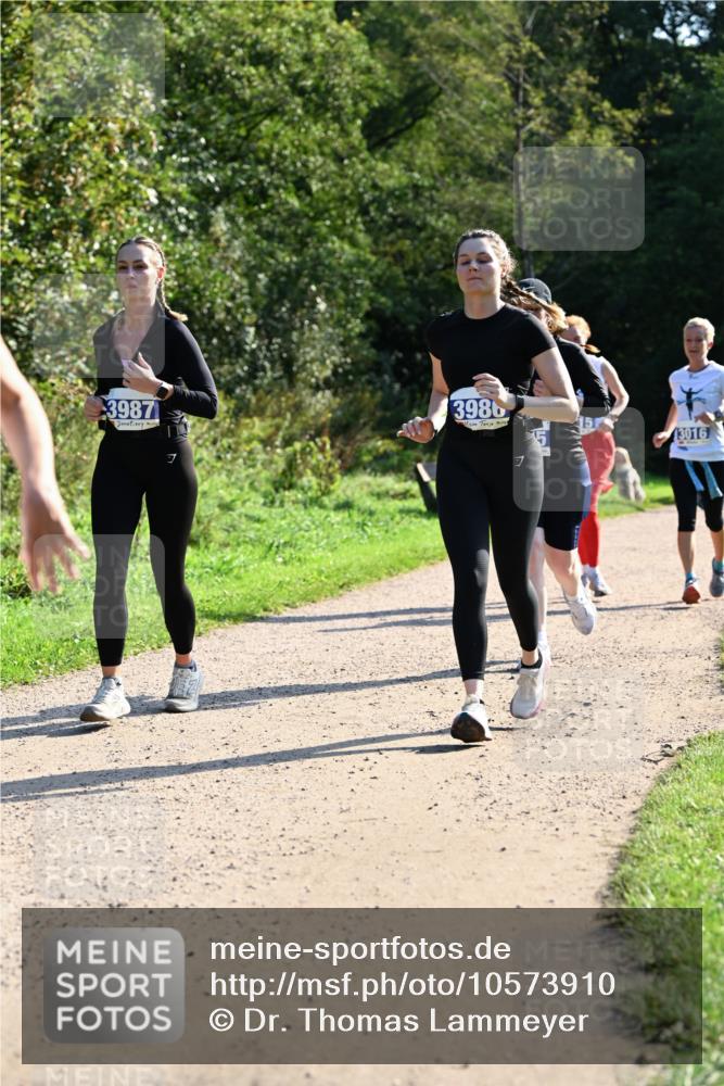 27.09.2026 - 35. Volkslauf durch das schöne Alstertal Dr. Thomas Lammeyer http://msf.ph/oto/10573910 27.09.2026 11:30:37 Laufen 3987, 3986, 3016 meine-sportfotos.de