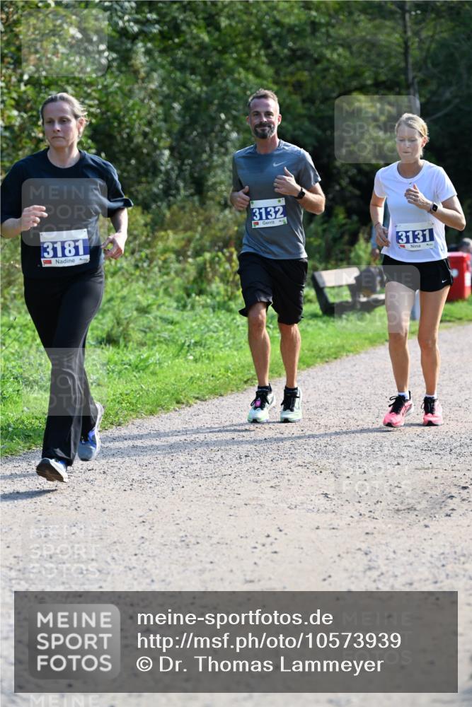 27.09.2026 - 35. Volkslauf durch das schöne Alstertal Dr. Thomas Lammeyer http://msf.ph/oto/10573939 27.09.2026 11:30:44 Laufen 3181, 3132, 3131 meine-sportfotos.de