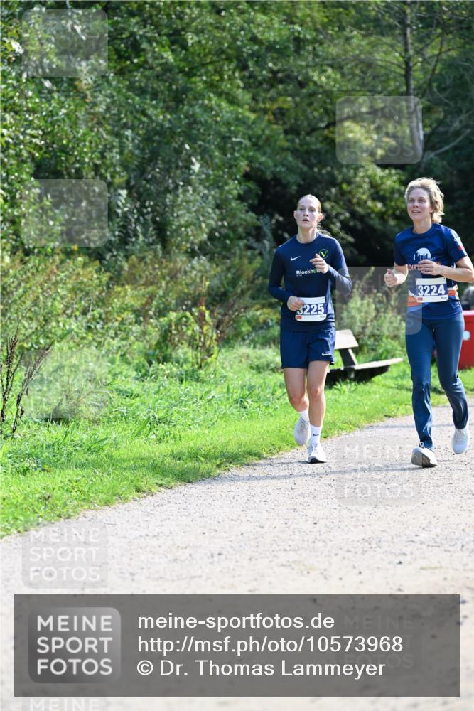 27.09.2026 - 35. Volkslauf durch das schöne Alstertal Dr. Thomas Lammeyer http://msf.ph/oto/10573968 27.09.2026 11:30:55 Laufen 3225, 3224 meine-sportfotos.de