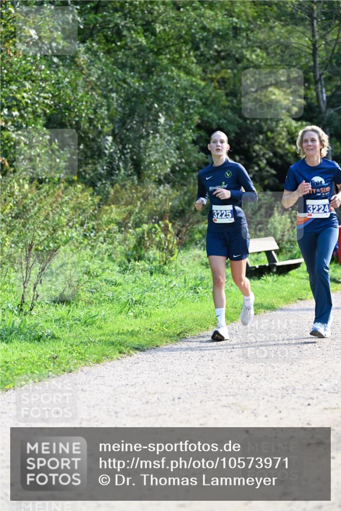27.09.2026 - 35. Volkslauf durch das schöne Alstertal Dr. Thomas Lammeyer http://msf.ph/oto/10573971 27.09.2026 11:30:55 Laufen 3225, 3224 meine-sportfotos.de