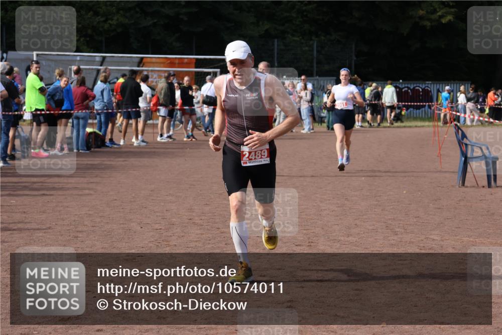 27.09.2026 - 35. Volkslauf durch das schöne Alstertal Strokosch-Dieckow http://msf.ph/oto/10574011 27.09.2026 12:26:39 Ziel 2061, 2284, 2489 meine-sportfotos.de