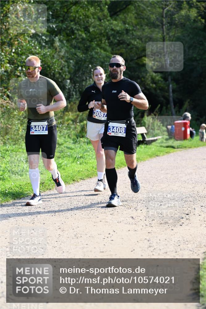 27.09.2026 - 35. Volkslauf durch das schöne Alstertal Dr. Thomas Lammeyer http://msf.ph/oto/10574021 27.09.2026 11:31:02 Laufen 3407, 3087, 3408 meine-sportfotos.de