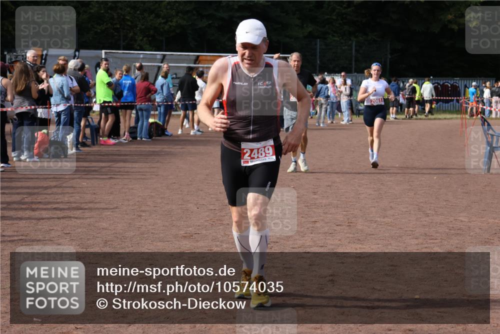 27.09.2026 - 35. Volkslauf durch das schöne Alstertal Strokosch-Dieckow http://msf.ph/oto/10574035 27.09.2026 12:26:40 Ziel 2061, 2284, 2489 meine-sportfotos.de