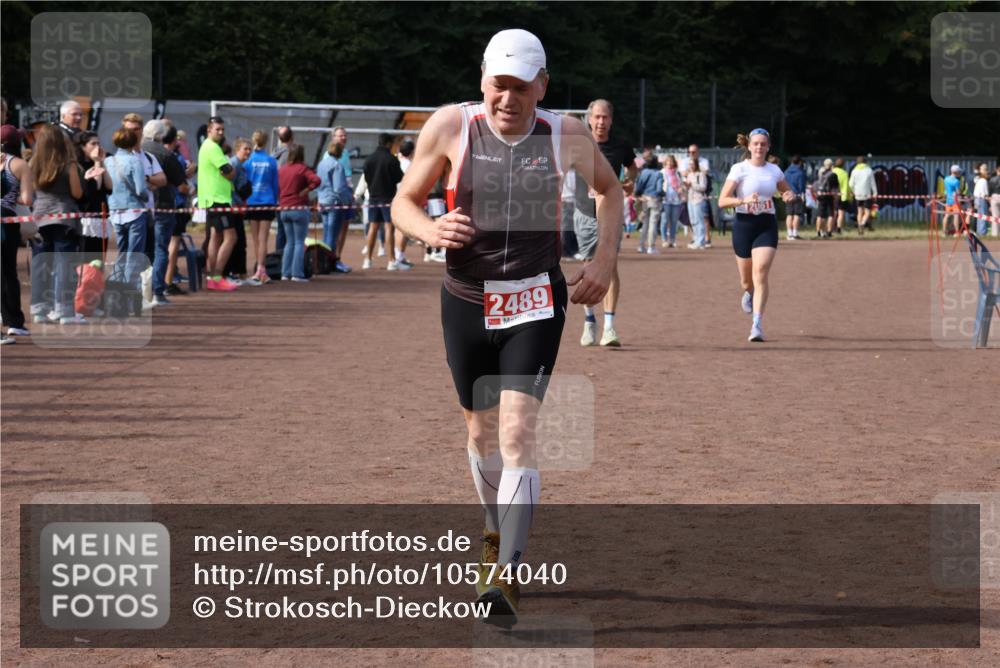 27.09.2026 - 35. Volkslauf durch das schöne Alstertal Strokosch-Dieckow http://msf.ph/oto/10574040 27.09.2026 12:26:40 Ziel 2061, 2284, 2489 meine-sportfotos.de