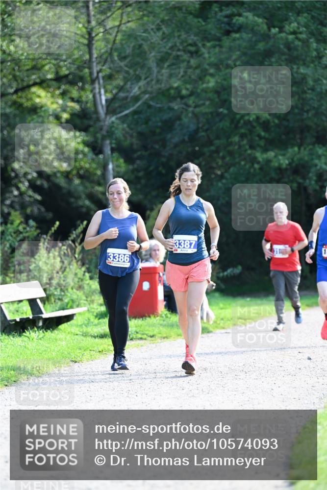 27.09.2026 - 35. Volkslauf durch das schöne Alstertal Dr. Thomas Lammeyer http://msf.ph/oto/10574093 27.09.2026 11:31:28 Laufen 3386, 3387 meine-sportfotos.de