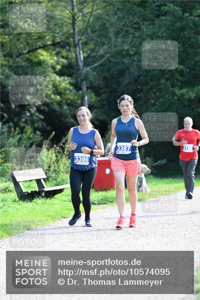 27.09.2026 - 35. Volkslauf durch das schöne Alstertal Dr. Thomas Lammeyer http://msf.ph/oto/10574095 27.09.2026 11:31:28 Laufen 3386, 3387, 3196 meine-sportfotos.de