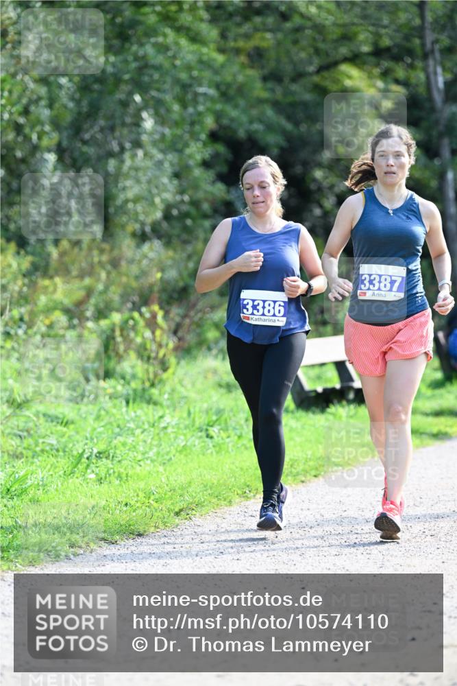 27.09.2026 - 35. Volkslauf durch das schöne Alstertal Dr. Thomas Lammeyer http://msf.ph/oto/10574110 27.09.2026 11:31:30 Laufen 3386, 3387 meine-sportfotos.de