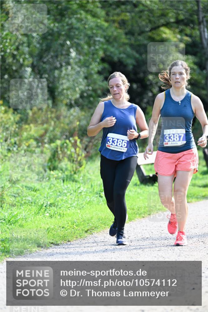 27.09.2026 - 35. Volkslauf durch das schöne Alstertal Dr. Thomas Lammeyer http://msf.ph/oto/10574112 27.09.2026 11:31:30 Laufen 3386, 3387 meine-sportfotos.de