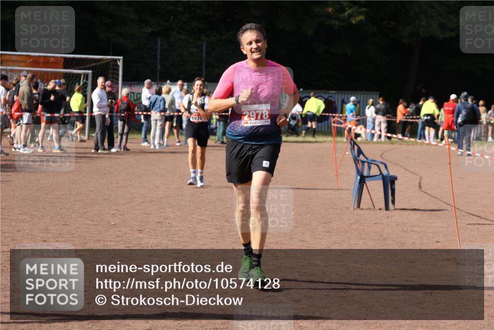 27.09.2026 - 35. Volkslauf durch das schöne Alstertal Strokosch-Dieckow http://msf.ph/oto/10574128 27.09.2026 12:27:17 Ziel 2259, 2978 meine-sportfotos.de