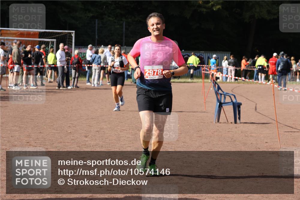 27.09.2026 - 35. Volkslauf durch das schöne Alstertal Strokosch-Dieckow http://msf.ph/oto/10574146 27.09.2026 12:27:17 Ziel 2259, 2978 meine-sportfotos.de