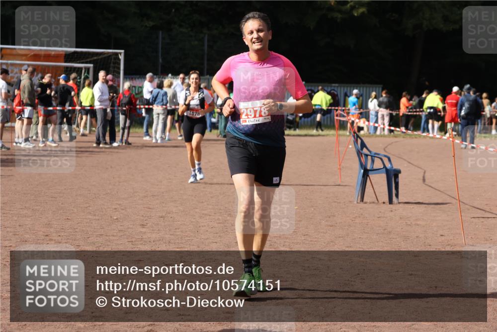 27.09.2026 - 35. Volkslauf durch das schöne Alstertal Strokosch-Dieckow http://msf.ph/oto/10574151 27.09.2026 12:27:17 Ziel 2259, 2978 meine-sportfotos.de
